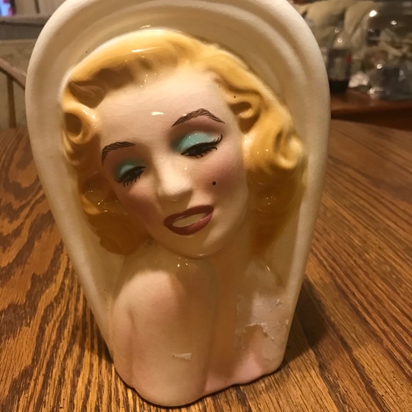 Marilyn Monroe Other - Marilyn Monroe 1988 Estate Vase